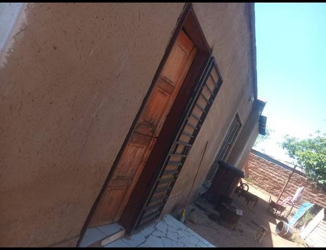 2 BEDROOM HOUSE FOR SALE IN MABOPANE UNIT B